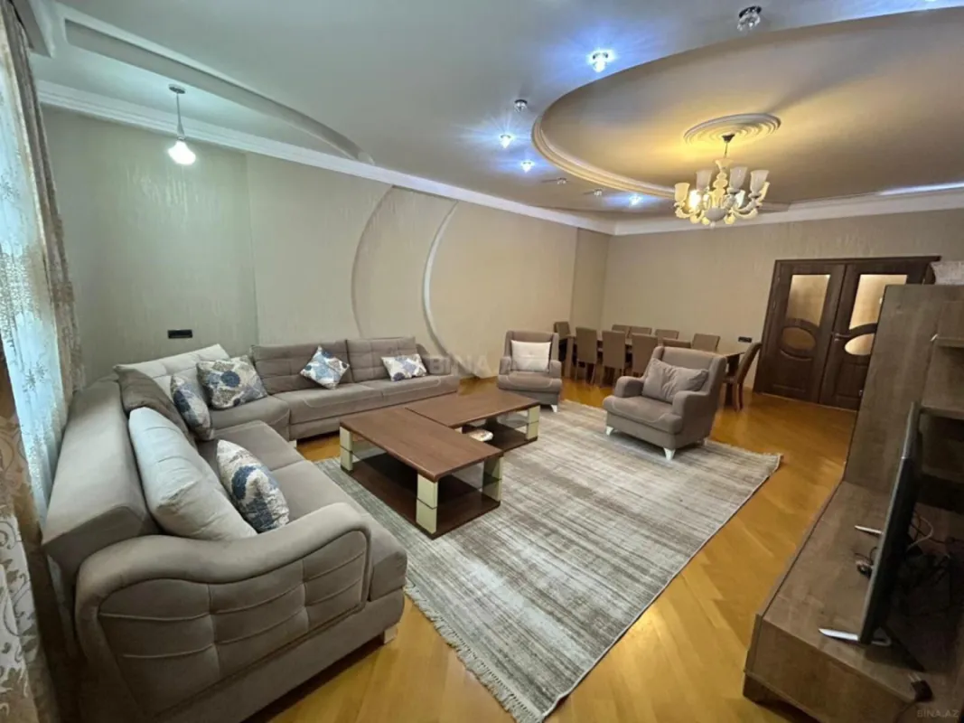 Kirayə verilir 4 otaqlı mənzil 220 m²