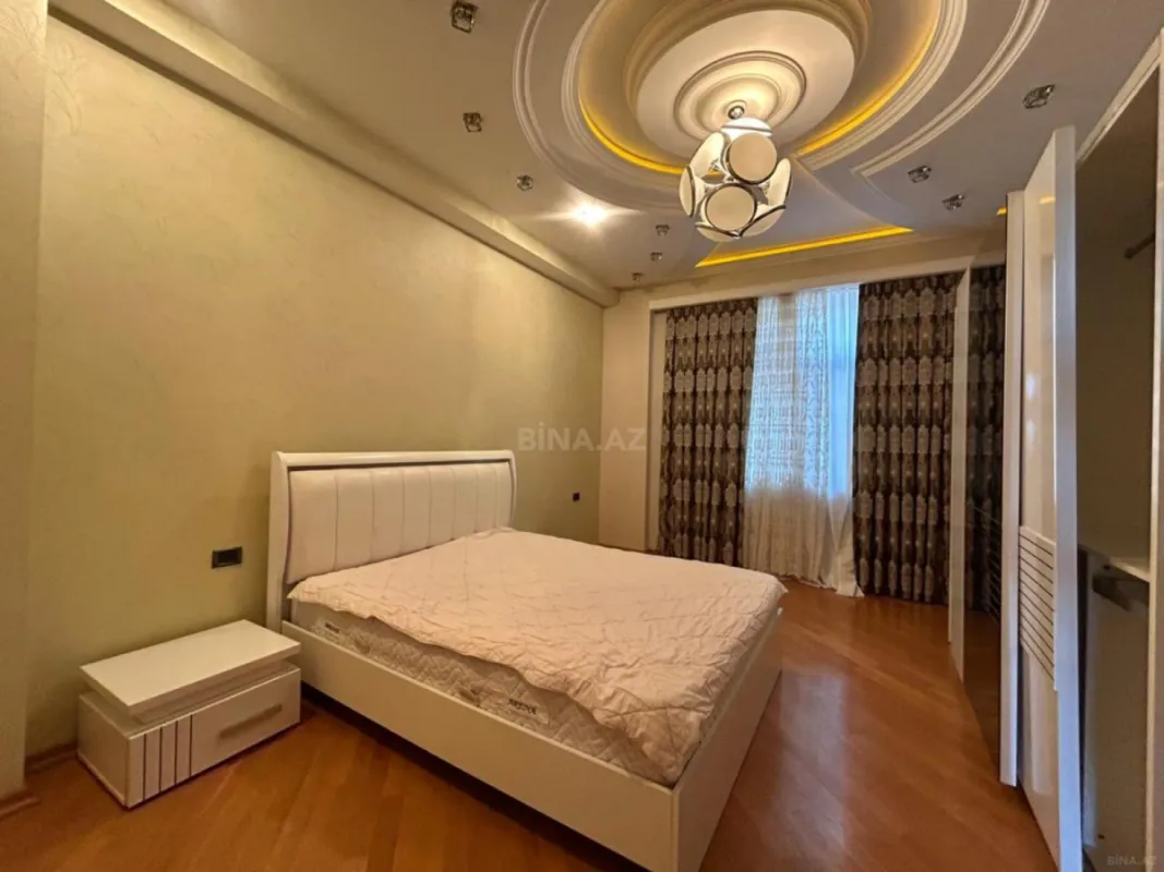 Kirayə verilir 4 otaqlı mənzil 220 m²