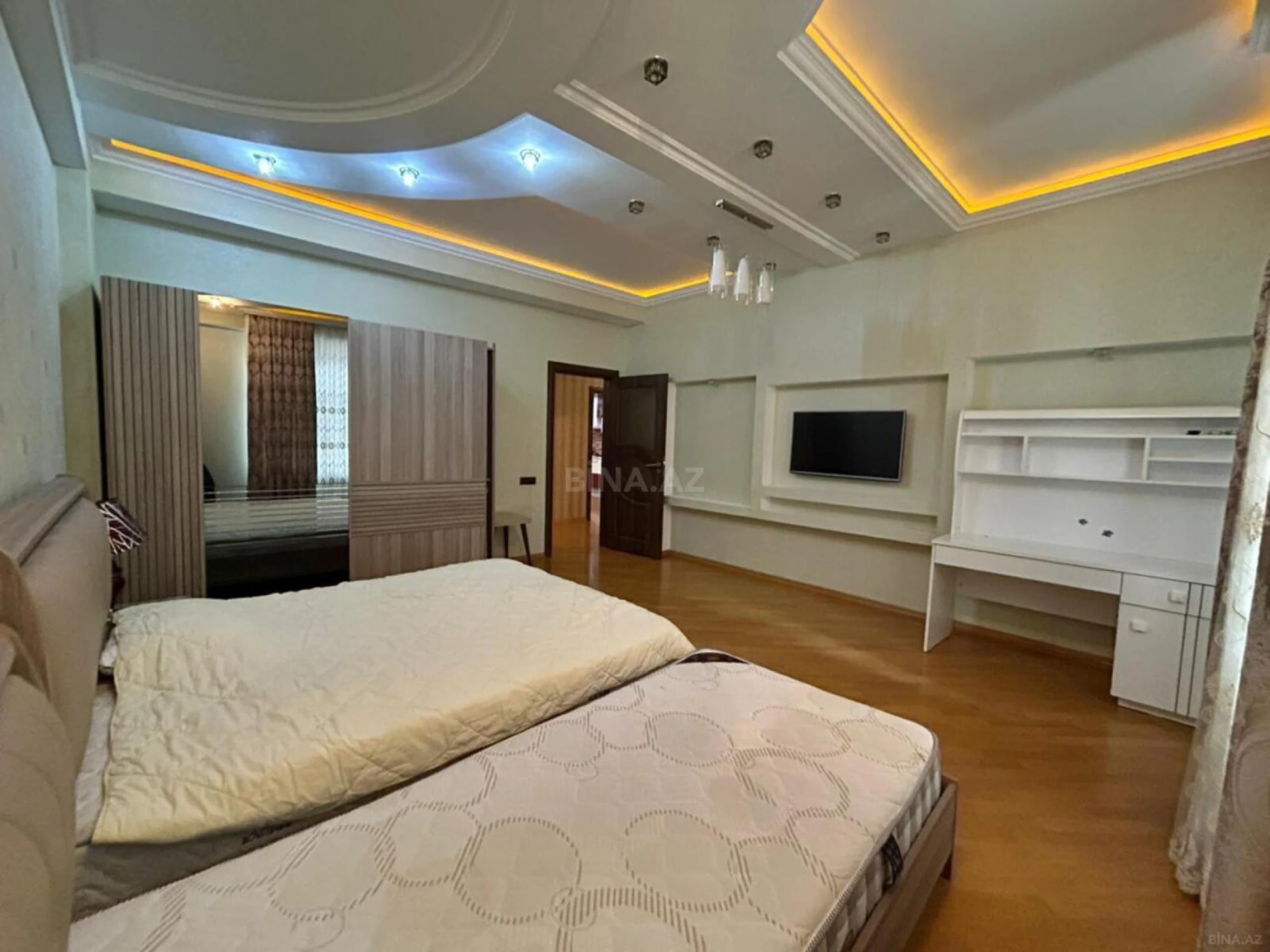 Kirayə verilir 4 otaqlı mənzil 220 m²