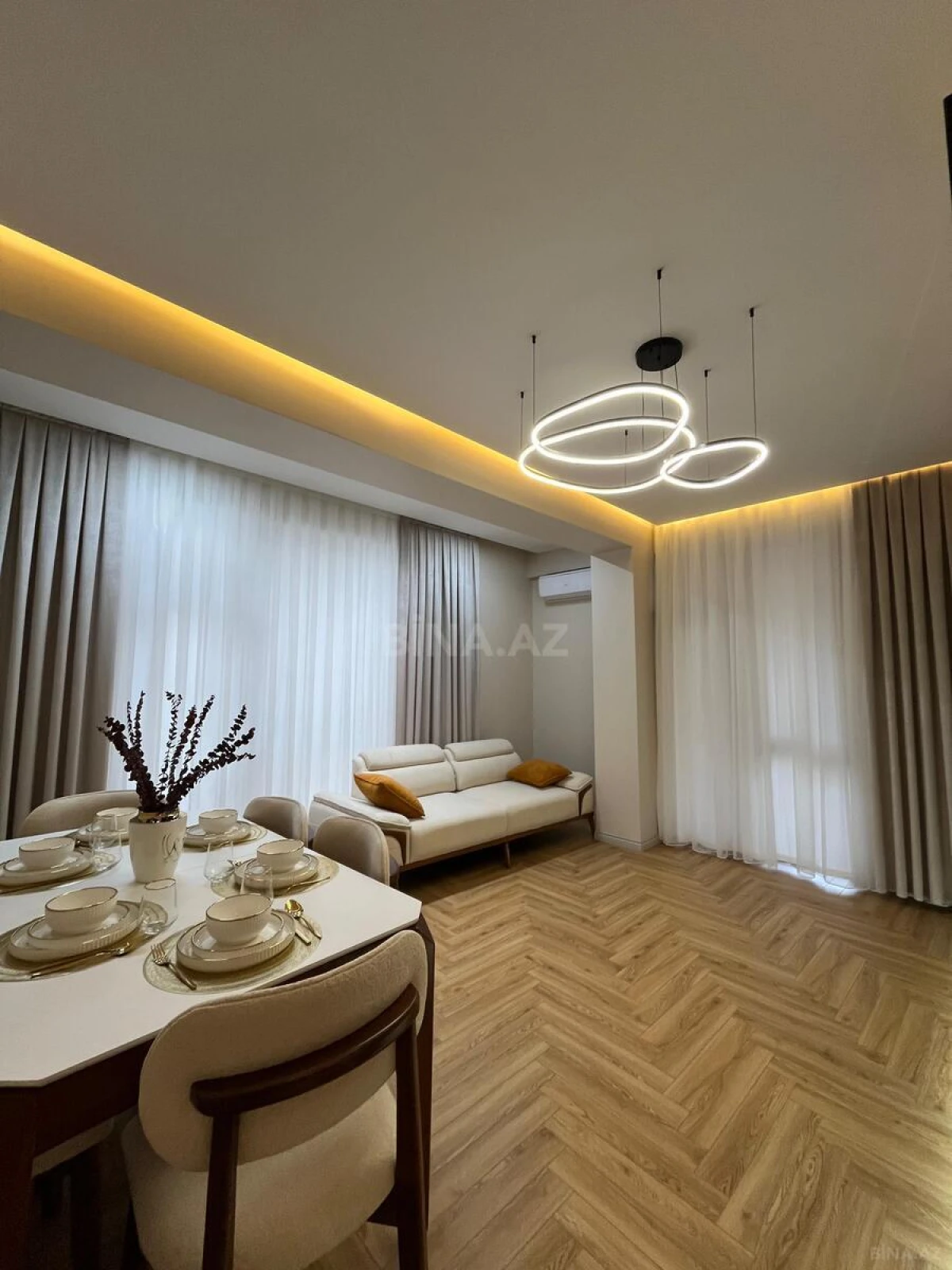 Satılır 2 otaqlı mənzil 77 m²