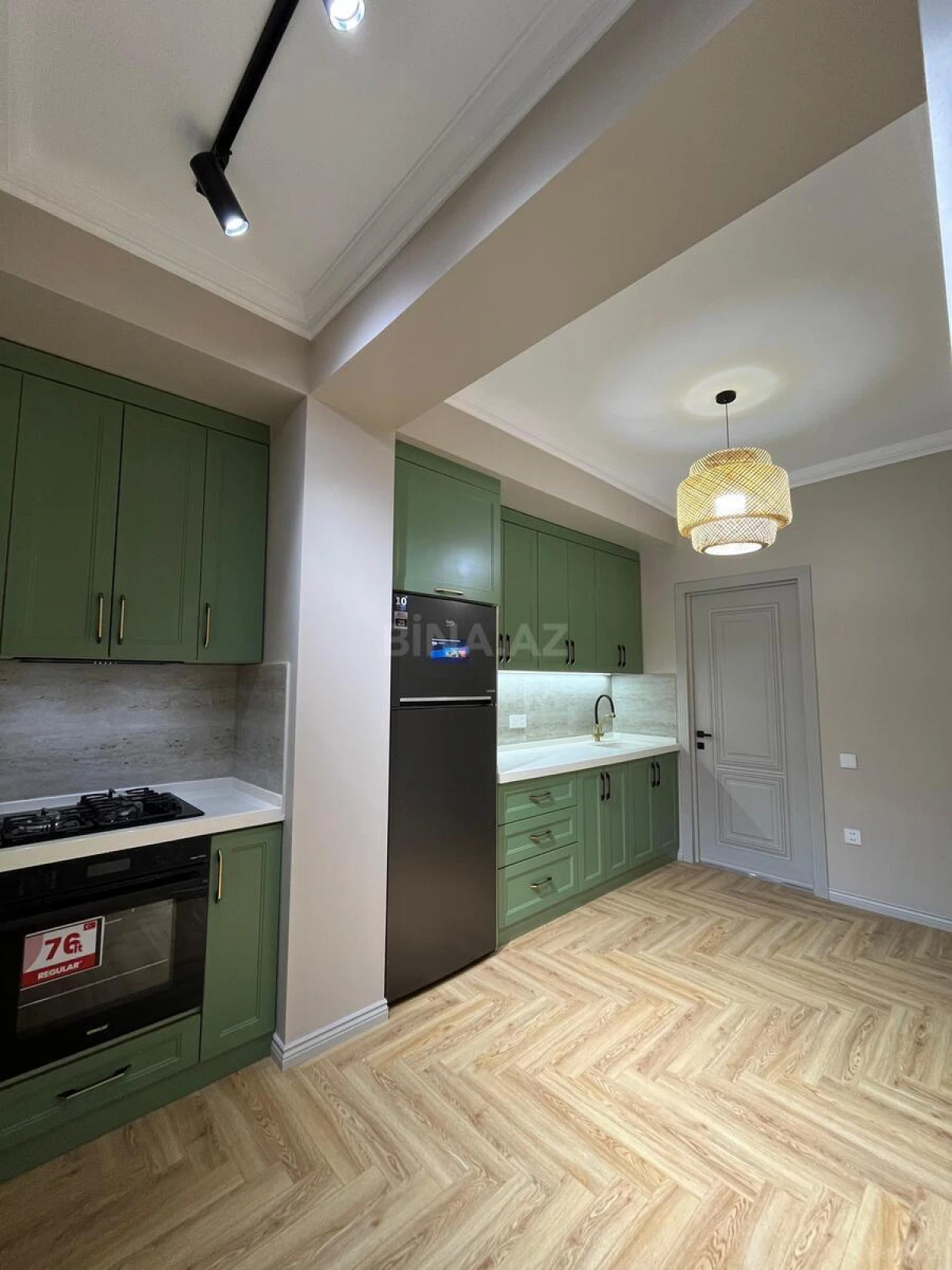 Satılır 2 otaqlı mənzil 77 m²