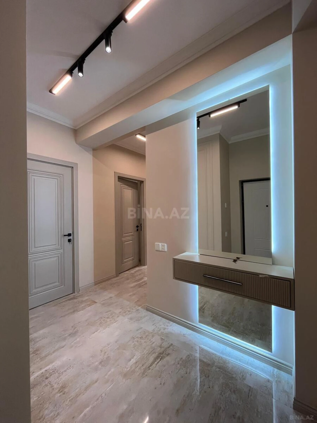 Satılır 2 otaqlı mənzil 77 m²