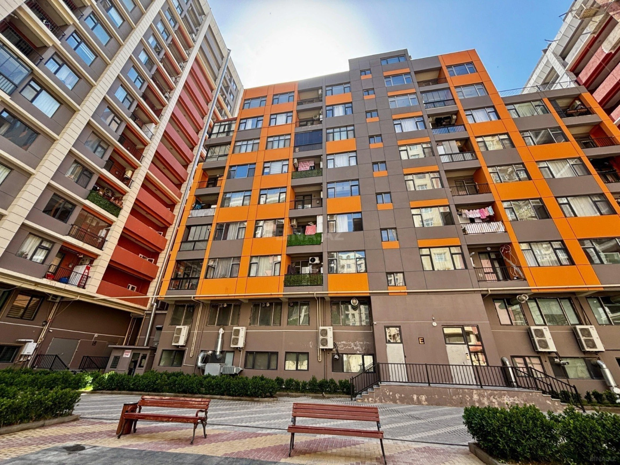 Satılır 2 otaqlı mənzil 77 m²