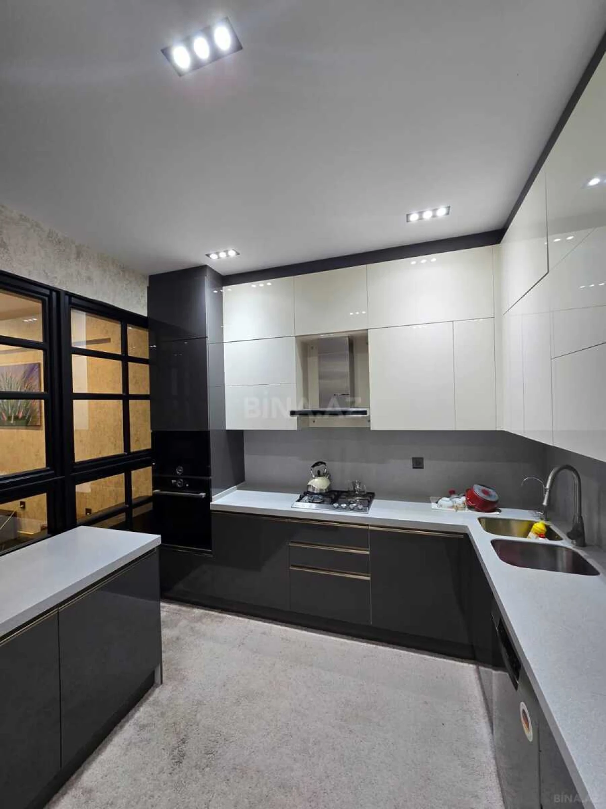 Kirayə verilir 4 otaqlı mənzil 150 m²