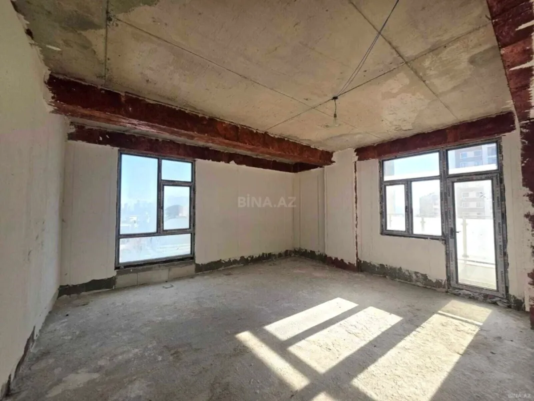 Satılır 3 otaqlı mənzil 135 m²