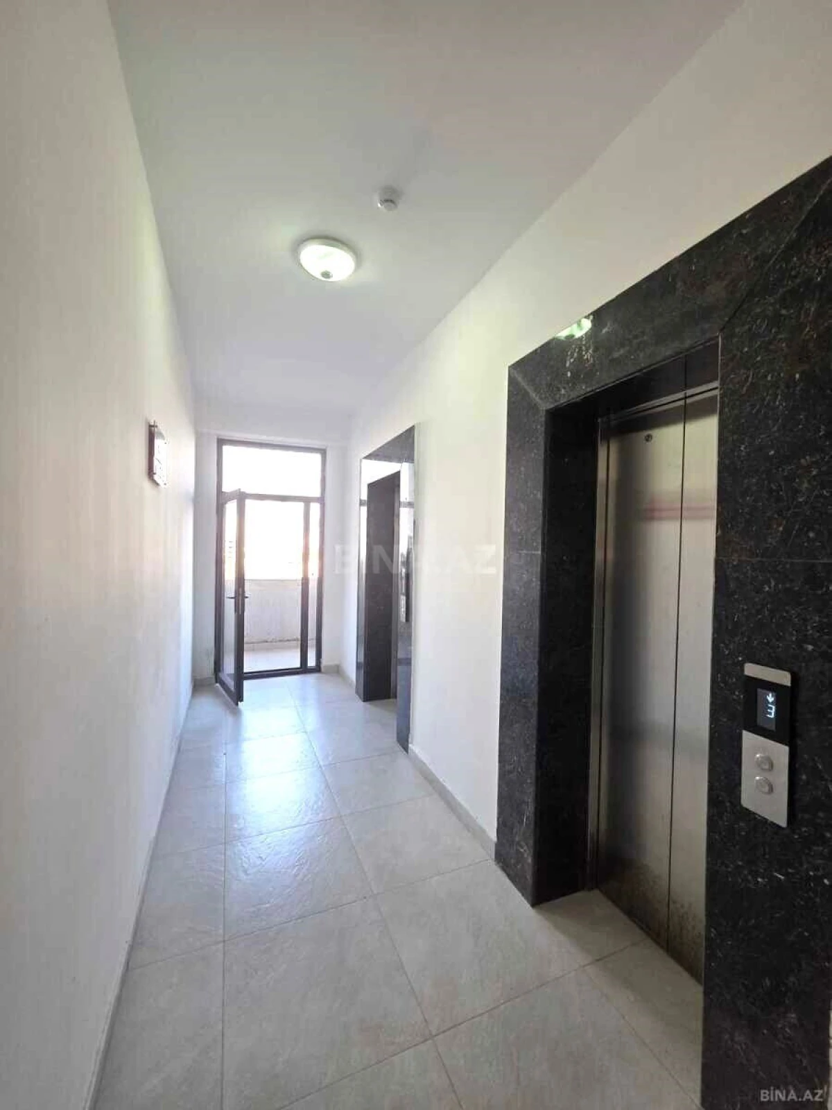 Satılır 3 otaqlı mənzil 135 m²