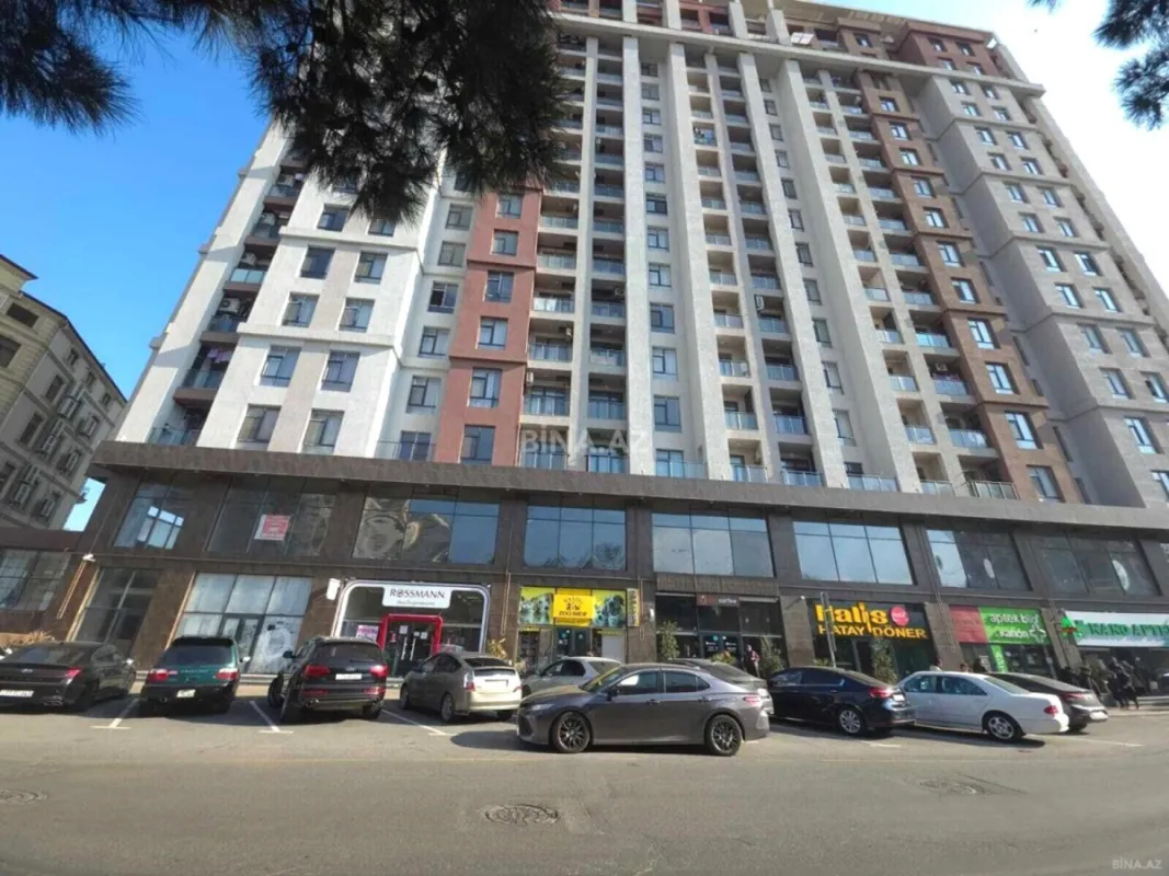 Satılır 3 otaqlı mənzil 135 m²