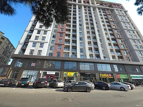 Satılır 3 otaqlı mənzil 135 m²