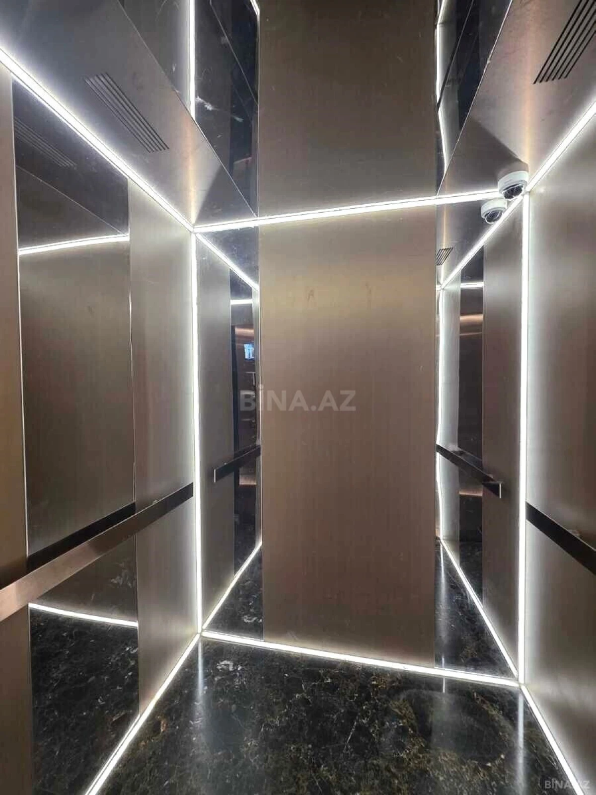 Satılır 3 otaqlı mənzil 135 m²