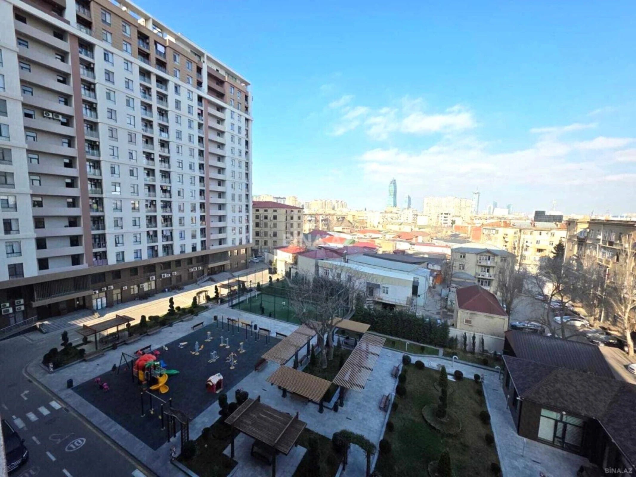 Satılır 3 otaqlı mənzil 135 m²