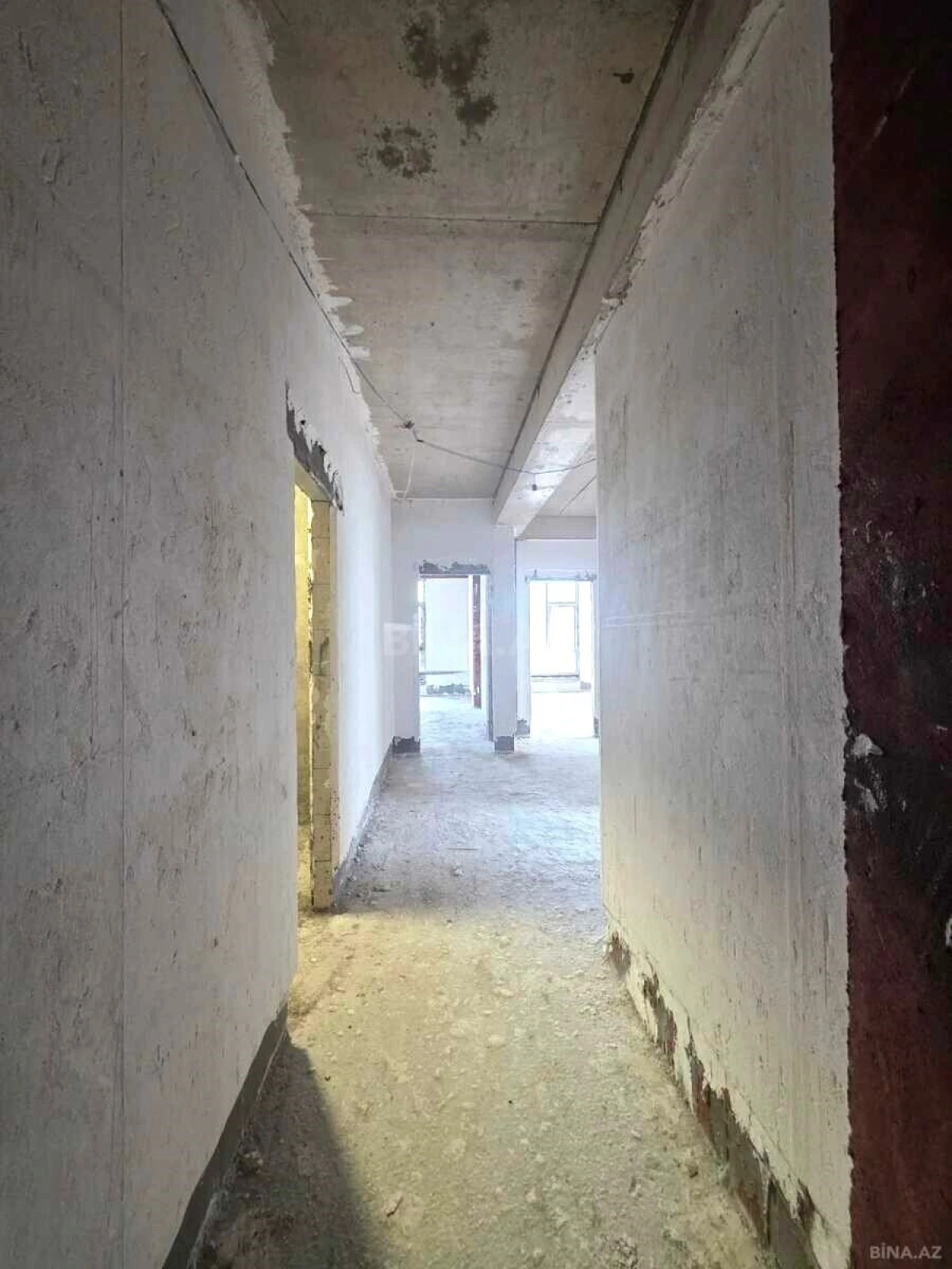 Satılır 3 otaqlı mənzil 135 m²