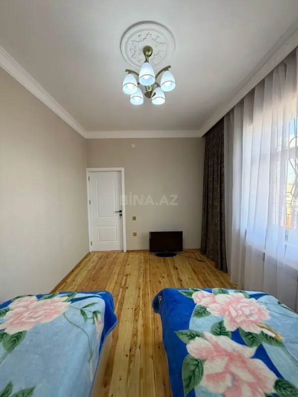 Satılır 7 otaqlı həyət evi 340 m²