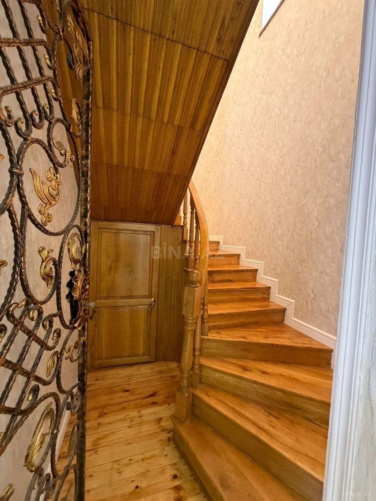 Satılır 7 otaqlı həyət evi 340 m²