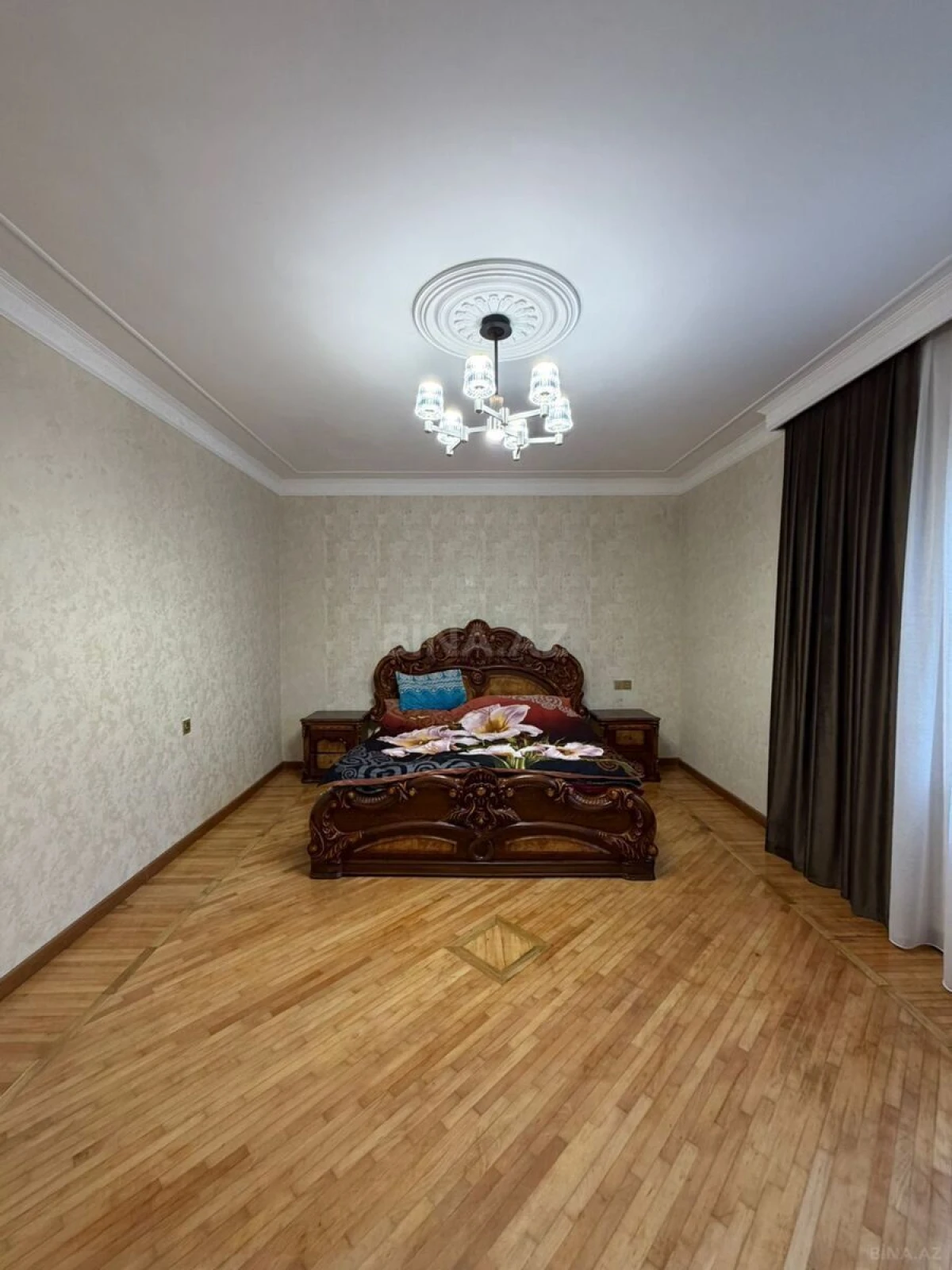 Satılır 7 otaqlı həyət evi 340 m²