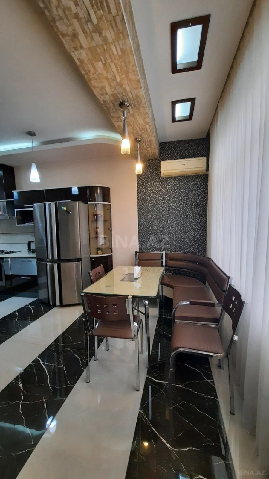 Satılır 4 otaqlı mənzil 178 m²
