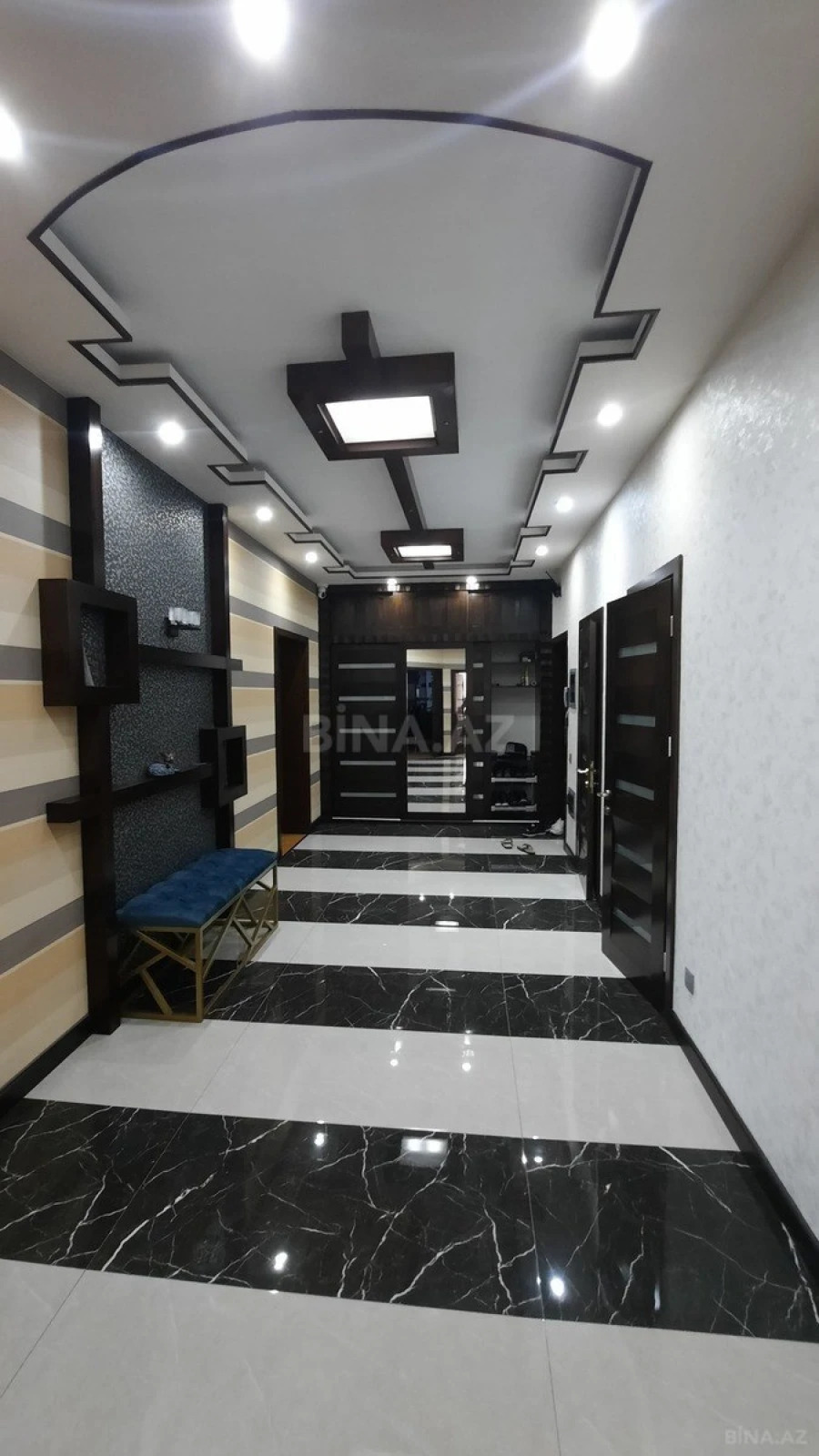 Satılır 4 otaqlı mənzil 178 m²