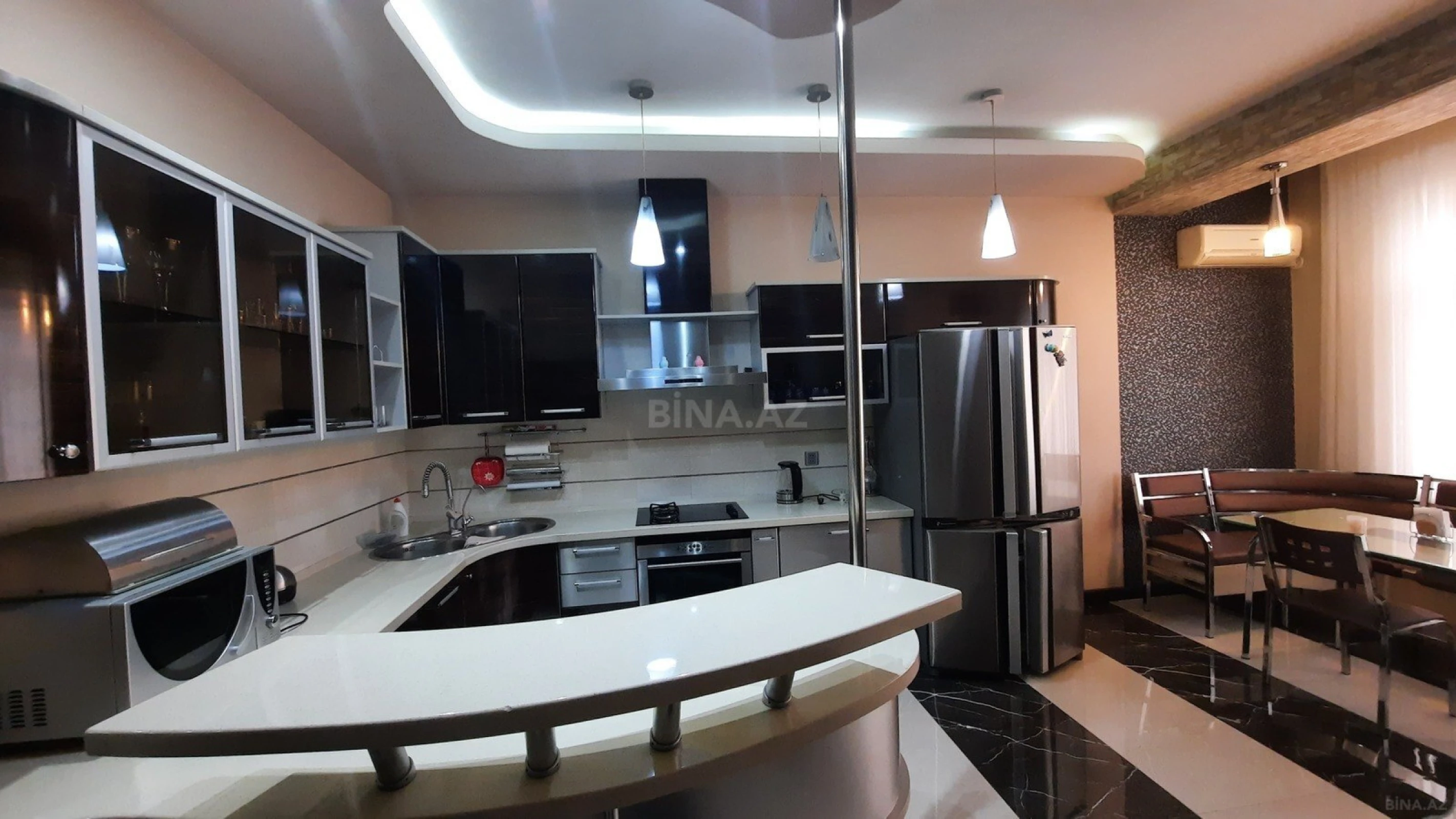 Satılır 4 otaqlı mənzil 178 m²
