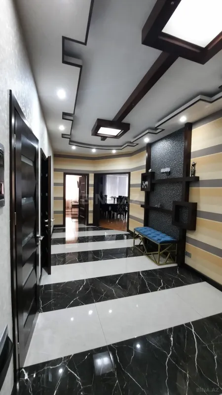 Satılır 4 otaqlı mənzil 178 m²