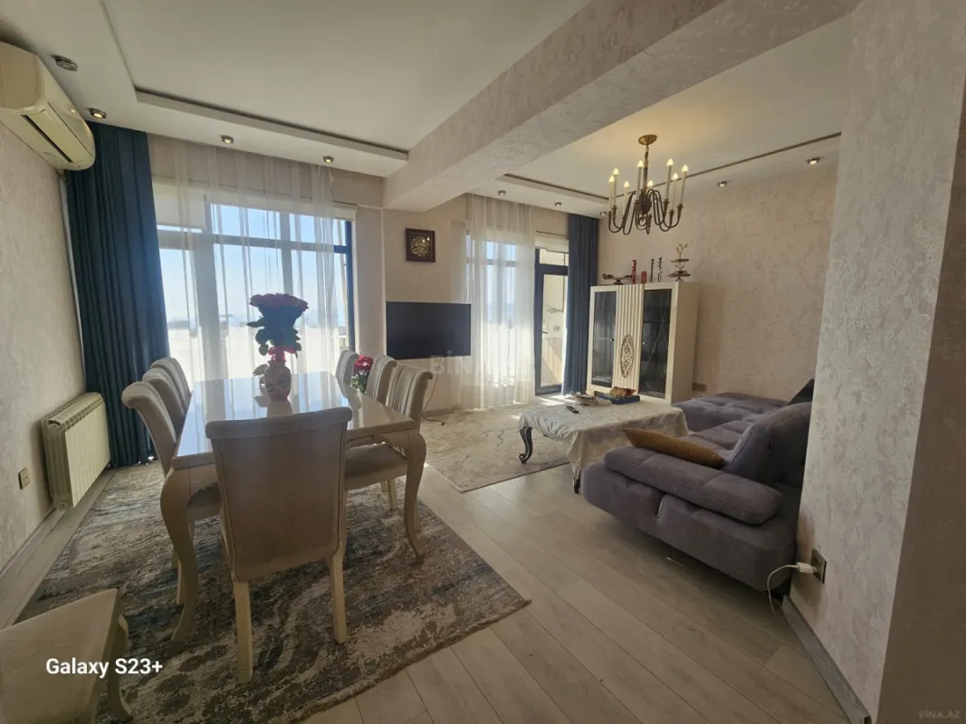 Satılır 2 otaqlı mənzil 88 m²