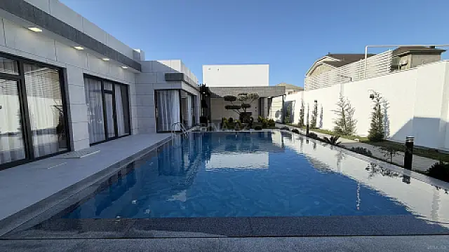 Satılır 5 otaqlı həyət evi 250 m²