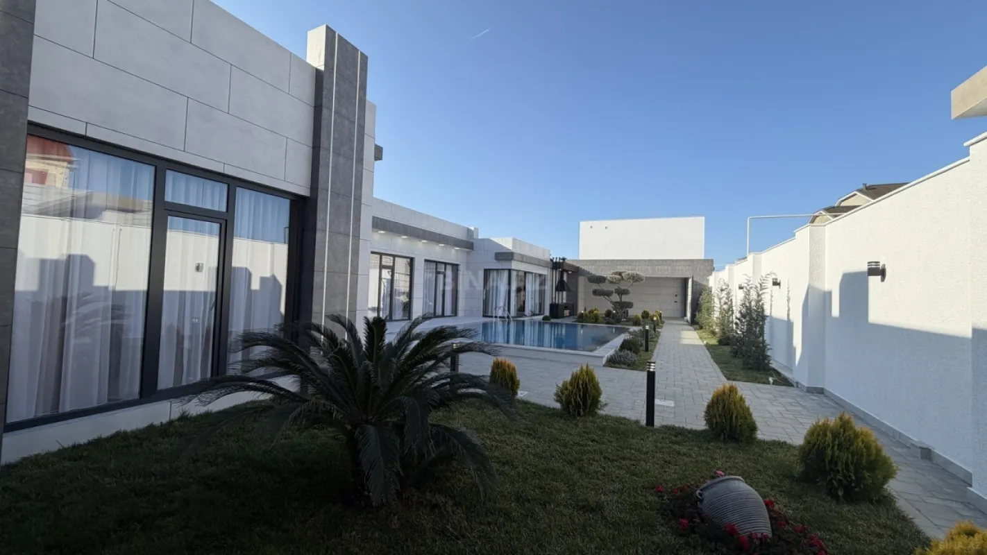 Satılır 5 otaqlı həyət evi 250 m²