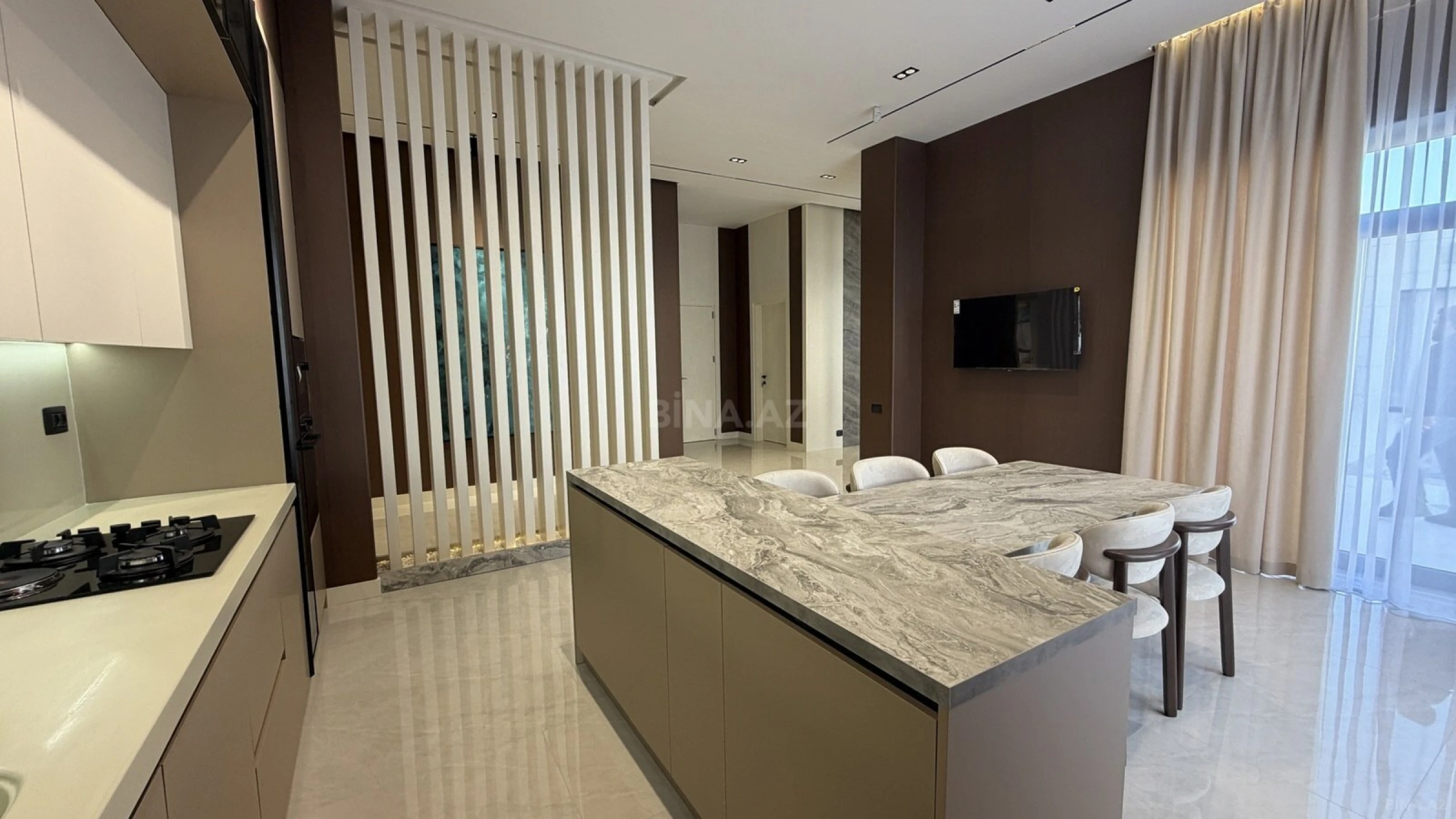Satılır 5 otaqlı həyət evi 250 m²