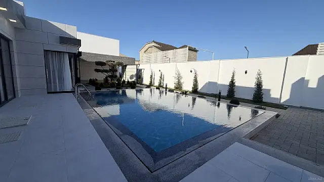 Satılır 5 otaqlı həyət evi 250 m²