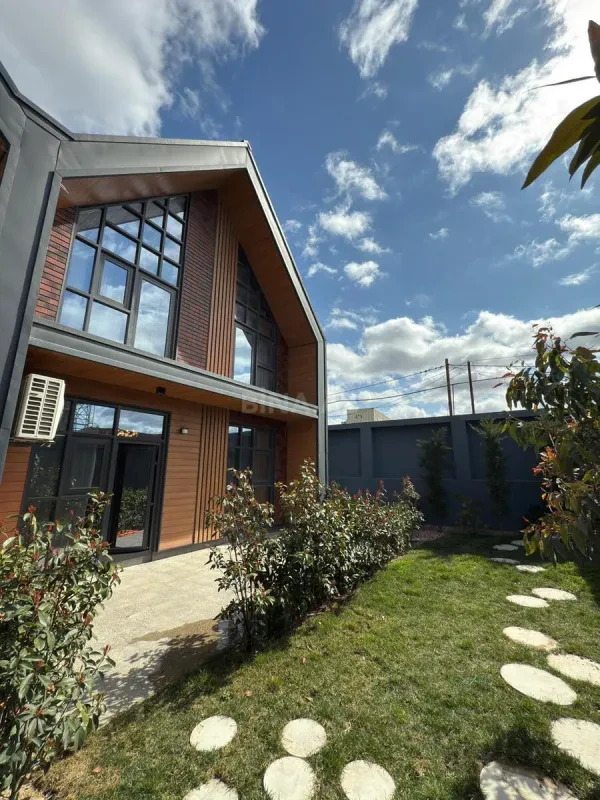 Satılır 4 otaqlı həyət evi 275 m²