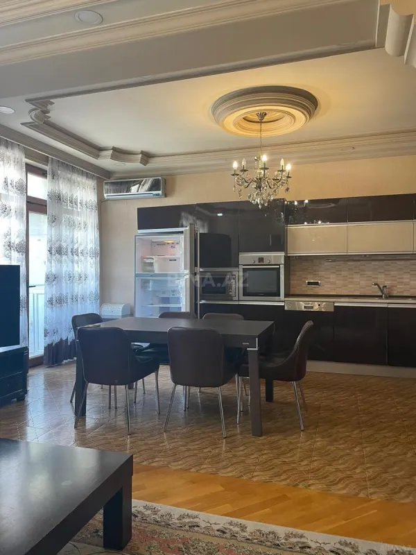 Satılır 4 otaqlı mənzil 250 m²