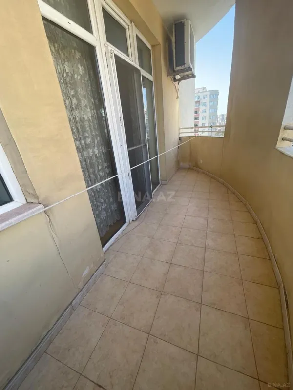 Satılır 4 otaqlı mənzil 250 m²