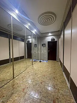 Satılır 4 otaqlı mənzil 250 m²