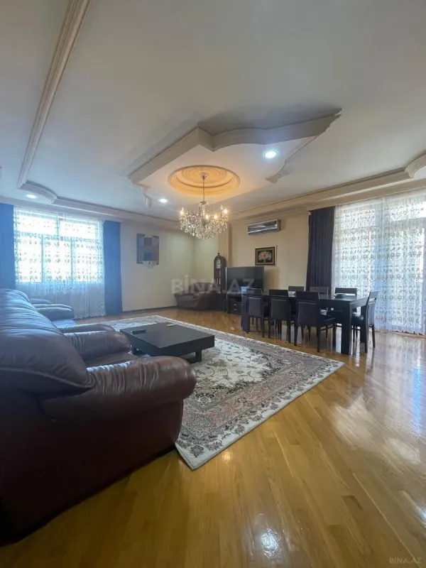 Satılır 4 otaqlı mənzil 250 m²