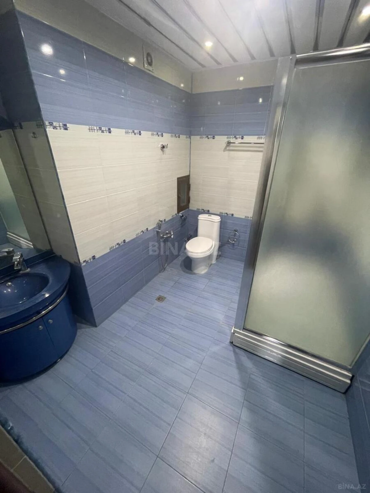 Satılır 4 otaqlı mənzil 250 m²