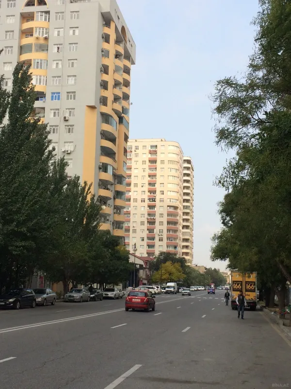 Satılır 4 otaqlı mənzil 250 m²