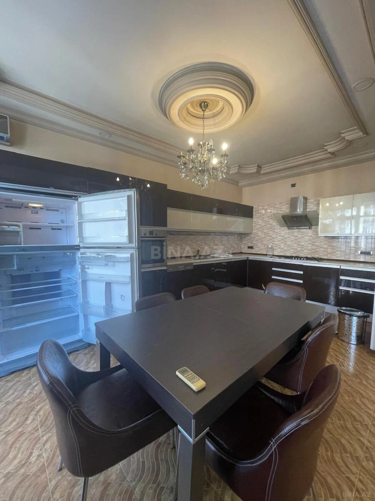 Satılır 4 otaqlı mənzil 250 m²