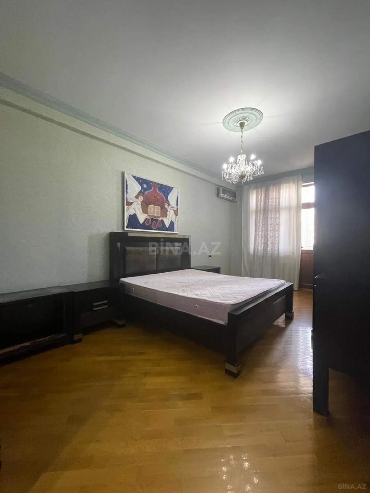 Satılır 4 otaqlı mənzil 250 m²