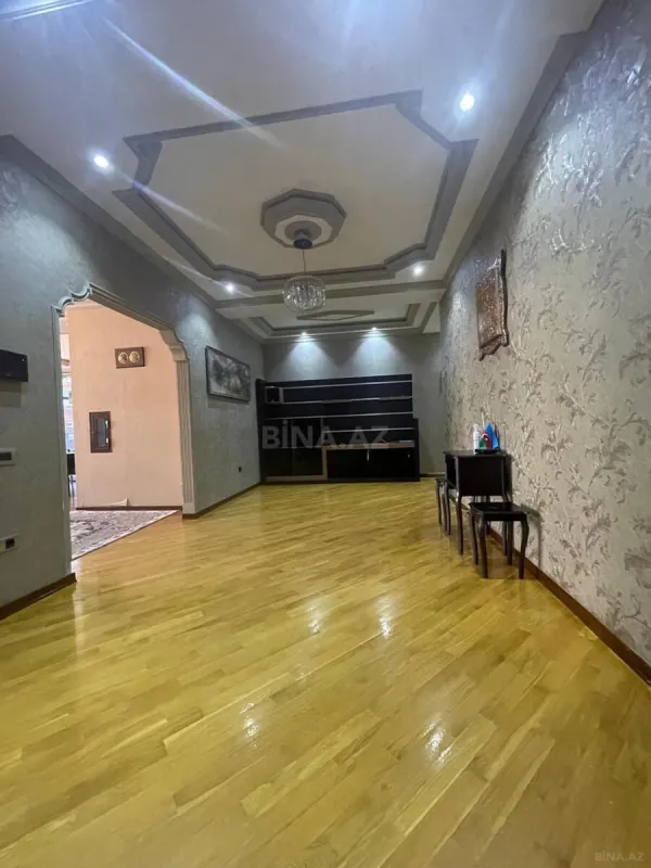 Satılır 4 otaqlı mənzil 250 m²