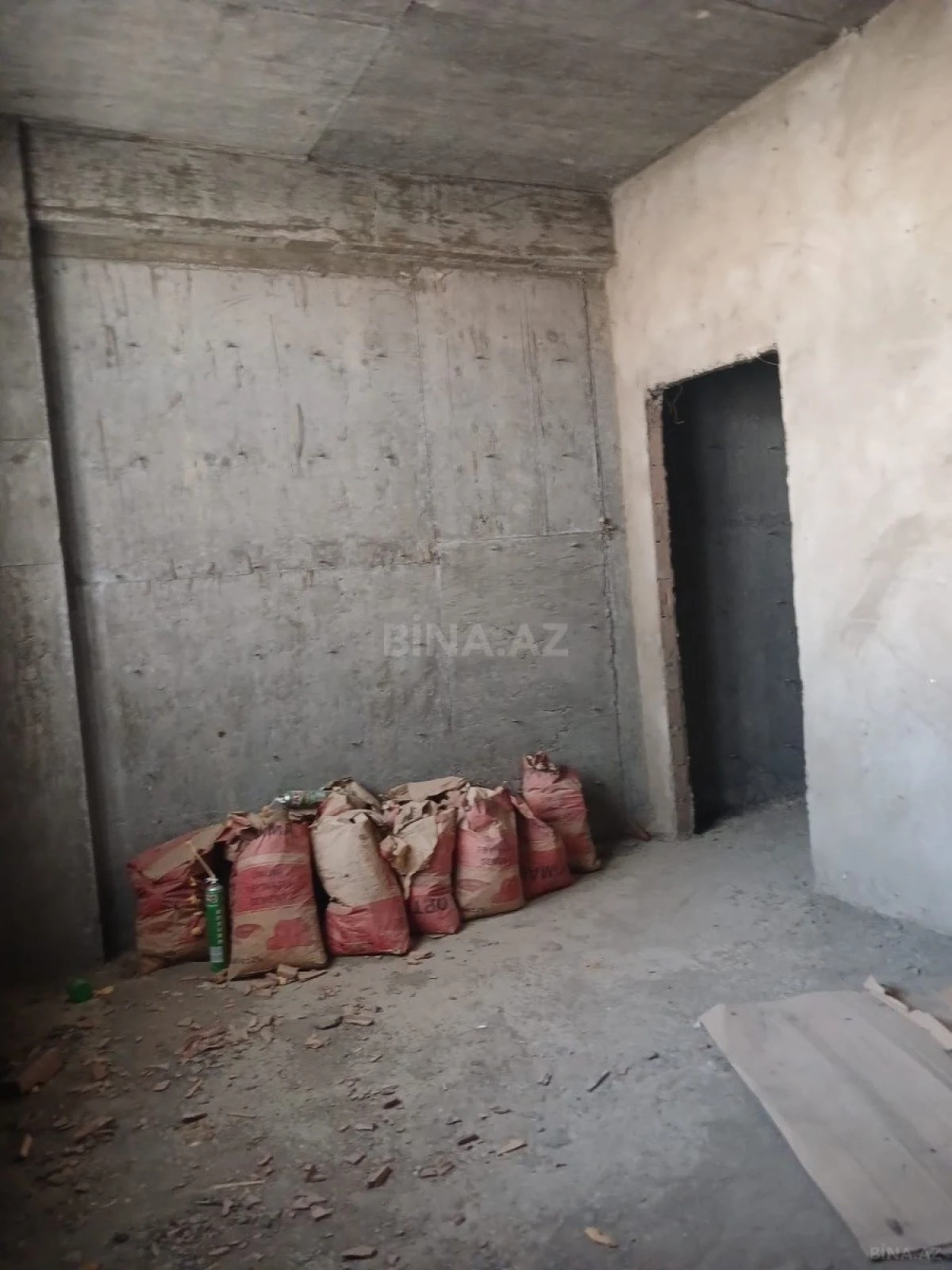 Satılır 4 otaqlı mənzil 152 m²