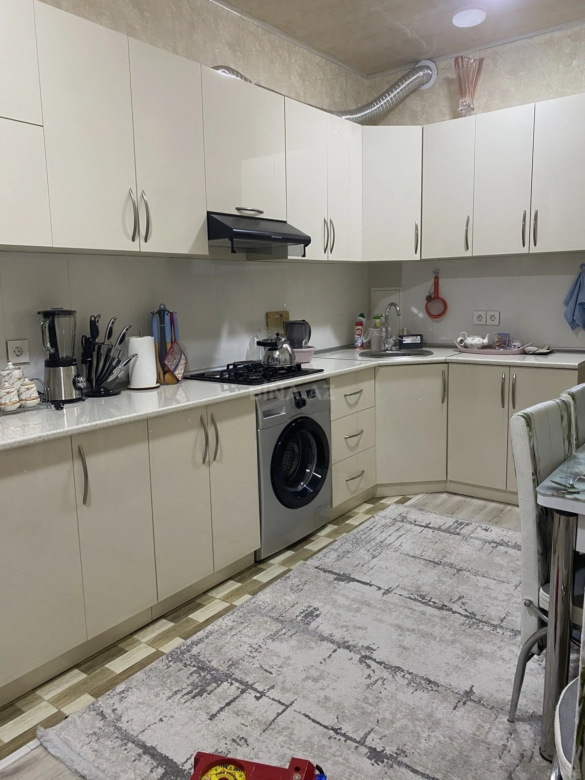 Satılır 2 otaqlı mənzil 94 m²