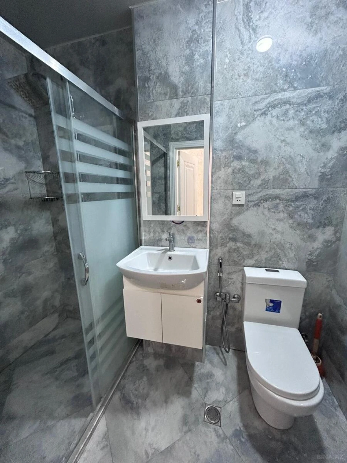 Kirayə verilir 2 otaqlı mənzil 60 m²