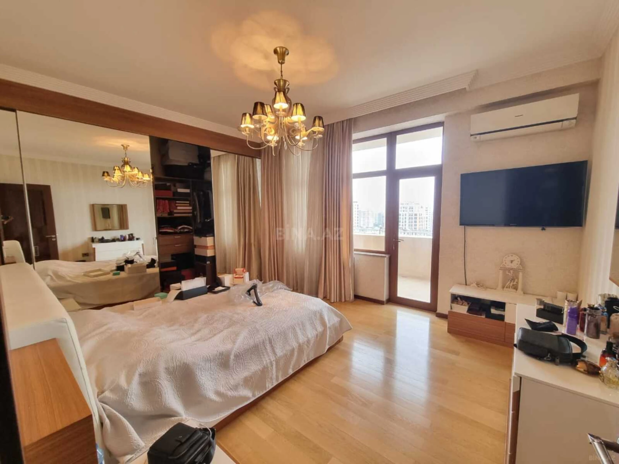 Satılır 4 otaqlı mənzil 205 m²
