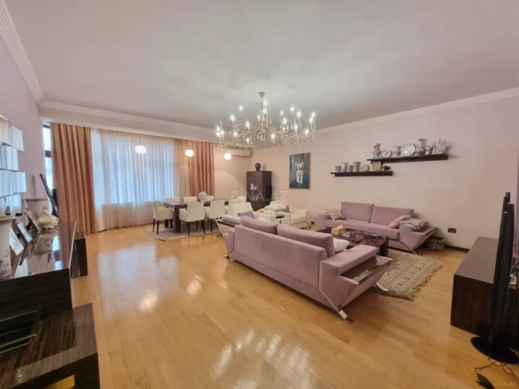 Satılır 4 otaqlı mənzil 205 m²