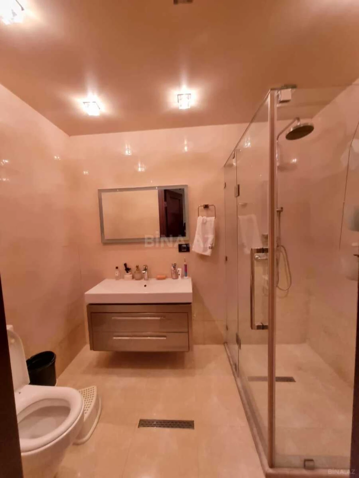 Satılır 4 otaqlı mənzil 205 m²