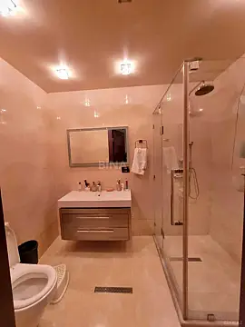 Satılır 4 otaqlı mənzil 205 m²