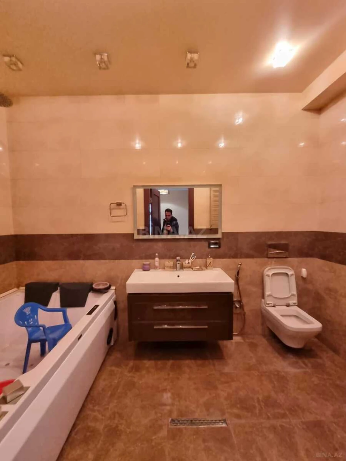 Satılır 4 otaqlı mənzil 205 m²