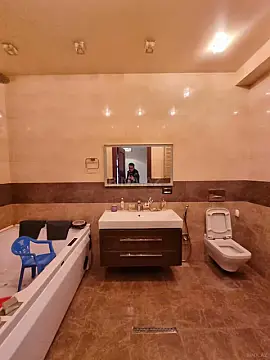 Satılır 4 otaqlı mənzil 205 m²