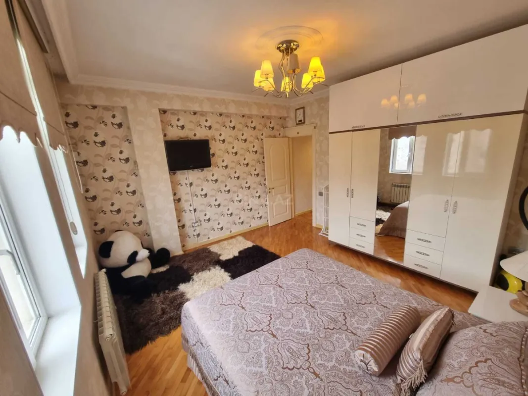 Satılır 4 otaqlı mənzil 170 m²