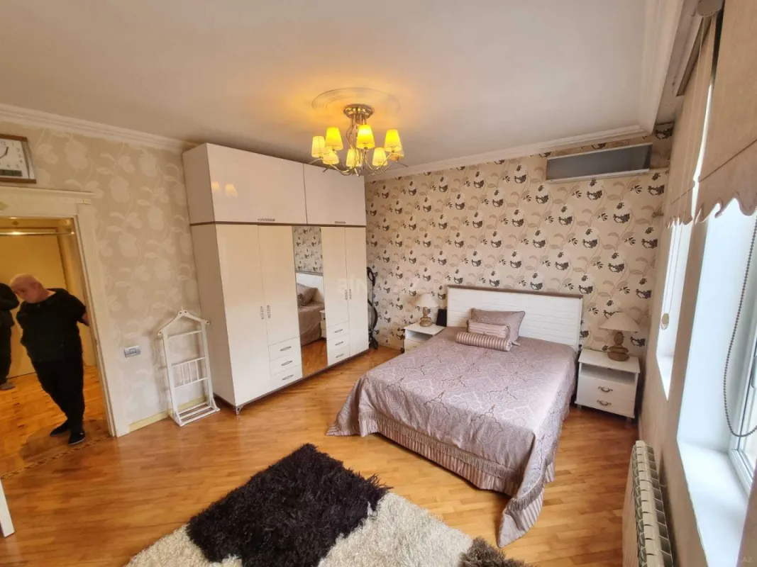 Satılır 4 otaqlı mənzil 170 m²