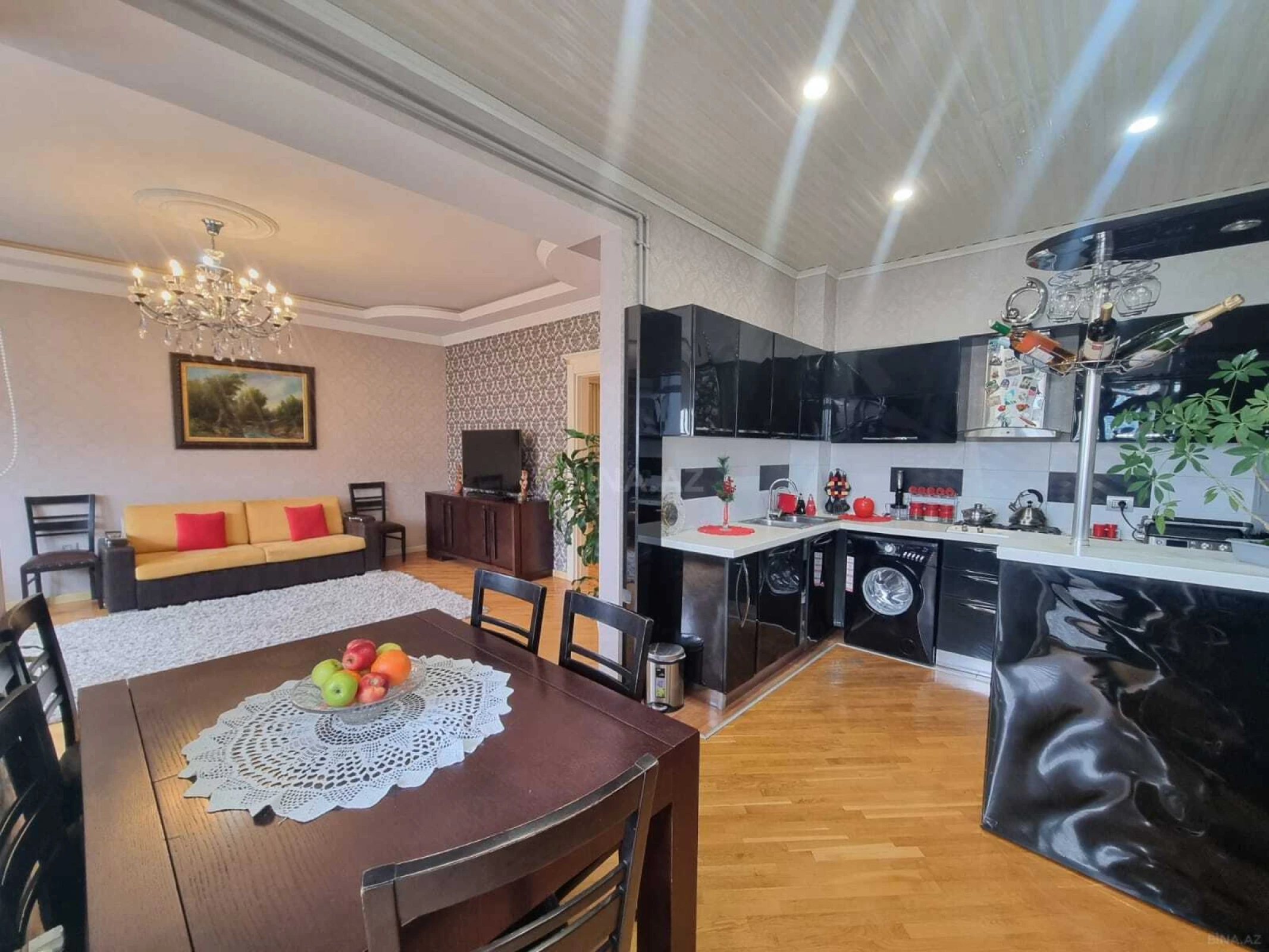 Satılır 4 otaqlı mənzil 170 m²