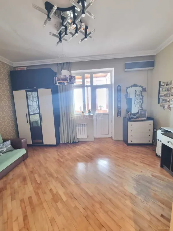 Satılır 4 otaqlı mənzil 170 m²
